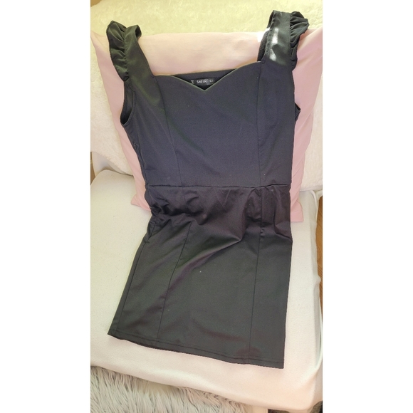 Black dress - Picture 2 of 2